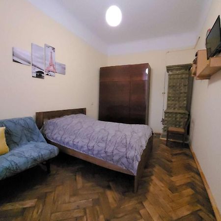 Зручна І Комфортна Квартира Недалеко Від Вокзалу І Центру Міста 리비프 외부 사진