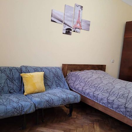 Зручна І Комфортна Квартира Недалеко Від Вокзалу І Центру Міста 리비프 외부 사진