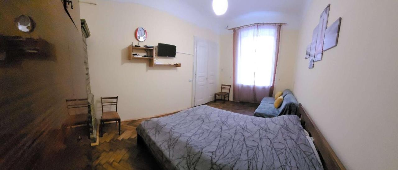 Зручна І Комфортна Квартира Недалеко Від Вокзалу І Центру Міста 리비프 외부 사진